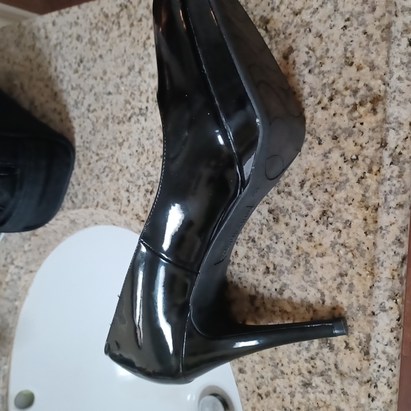 Shoes - Picture 4 of 4